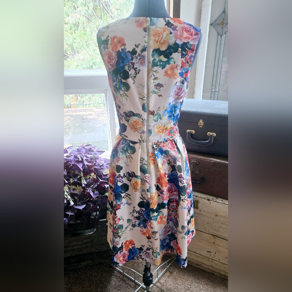 Betsey Johnson Sleeveless Watercolor Floral Dress Sz 10 💐 - Picture 3 of 6